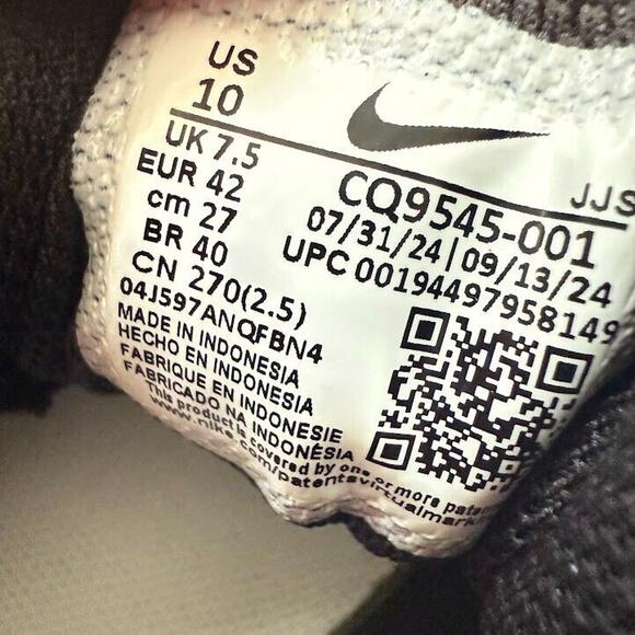 Nike Legend Essential 2 Black White‎ Women's Size 10 CQ9545-001 New - Picture 8 of 9